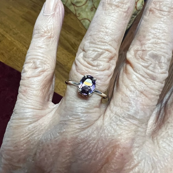 Elegant Alexandrite Gemstone Ring - Picture 3 of 14